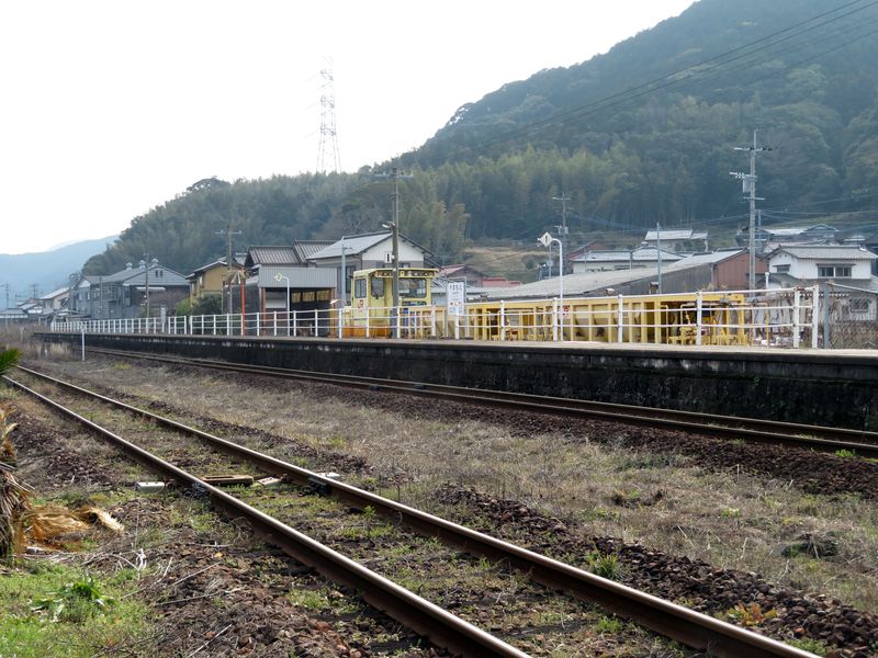山本駅1番ホームと保守用車留置線（旧0番ホーム）